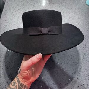 Love and Lore Women's Black Wide-Brim Felt Hat with Ribbon Bow Trim